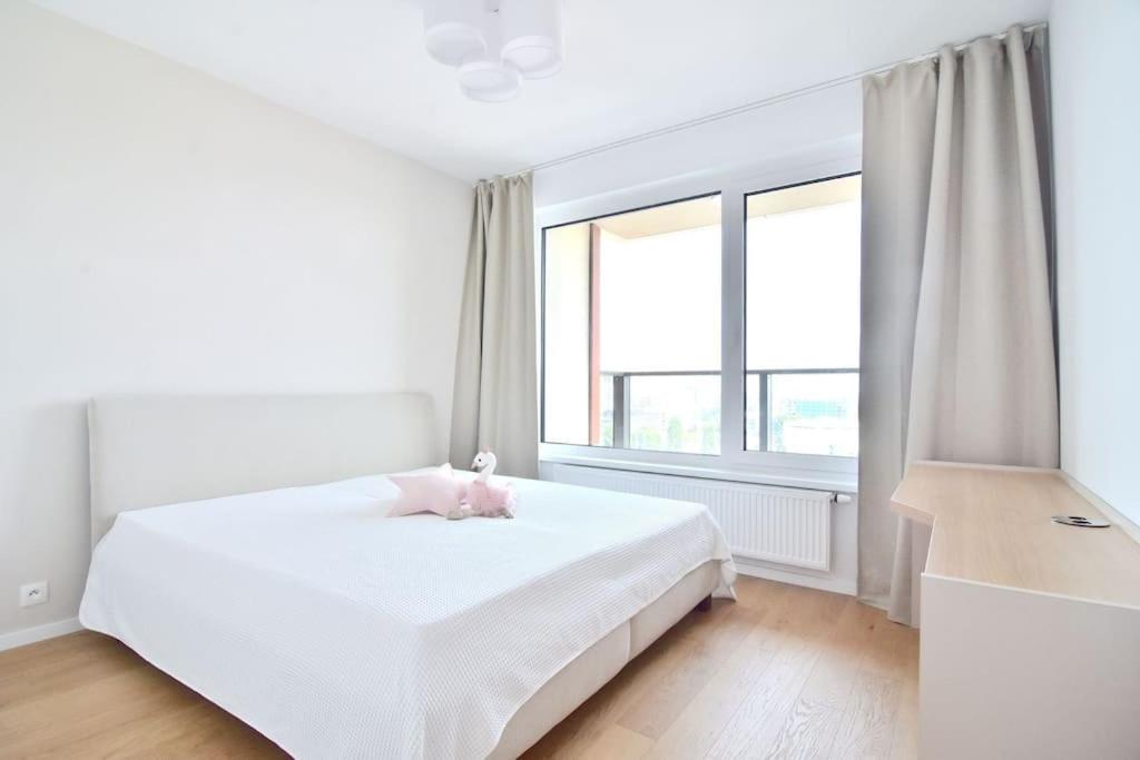 Downtown Charm With Free Parking Spot Appartement Bratislava Buitenkant foto