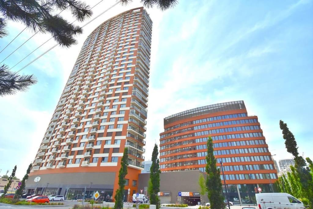 Downtown Charm With Free Parking Spot Appartement Bratislava Buitenkant foto