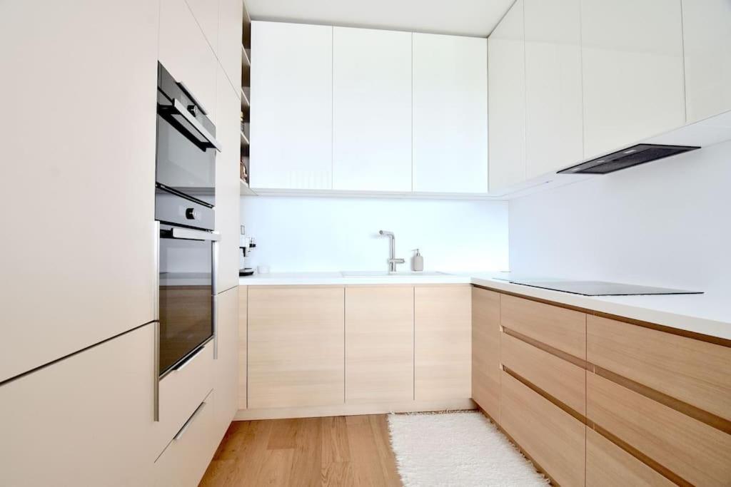 Downtown Charm With Free Parking Spot Appartement Bratislava Buitenkant foto