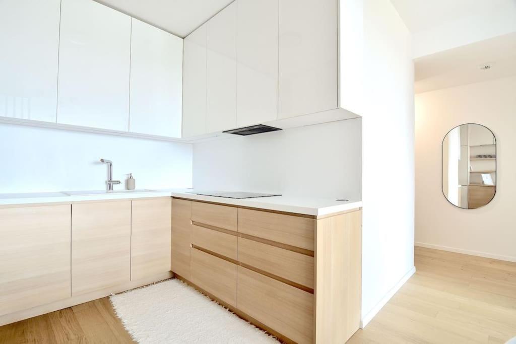 Downtown Charm With Free Parking Spot Appartement Bratislava Buitenkant foto